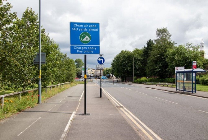 Advance information signs appear on major roads ahead of the boundary of the zone.